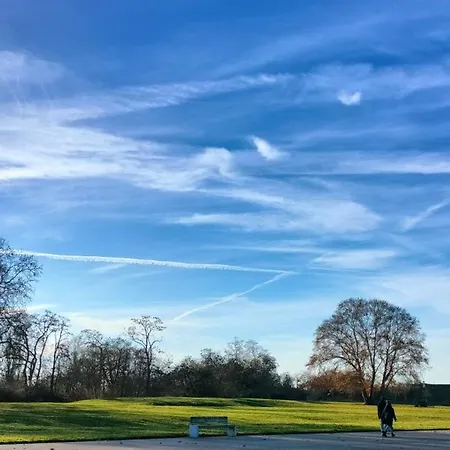 Apartmán Geraeumiger Charme Mit Loggia Nahe Tempelhofer Feld *